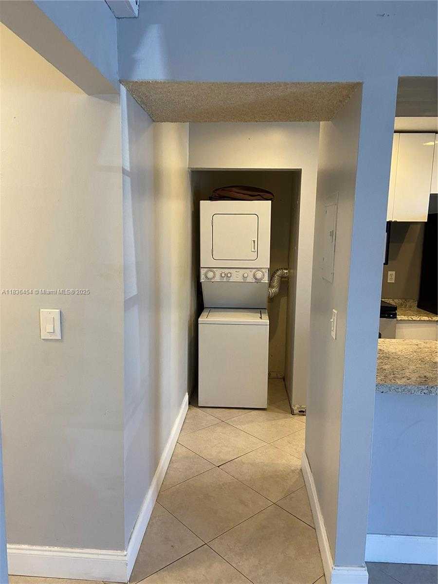 Small Image of 2031 SOUTH WEST 81ST WAY, Davie Number 17