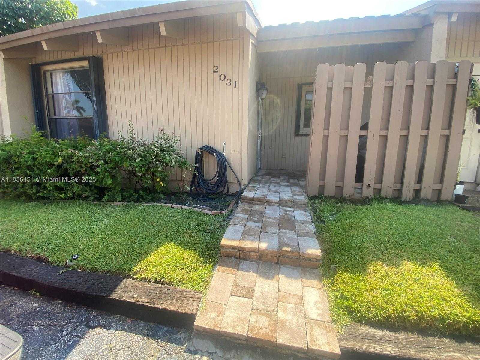 Small Image of 2031 SOUTH WEST 81ST WAY, Davie Number 2