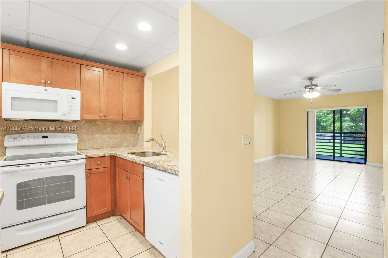 Small Image of 10332 SUNRISE LAKES BLVD #206, Sunrise Number 11