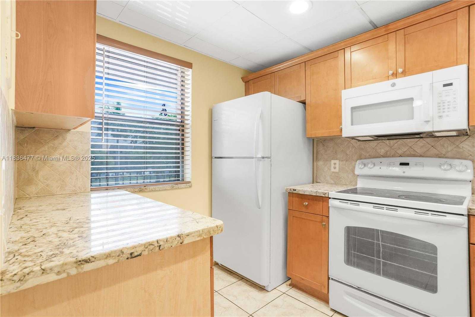 Small Image of 10332 SUNRISE LAKES BLVD #206, Sunrise Number 12