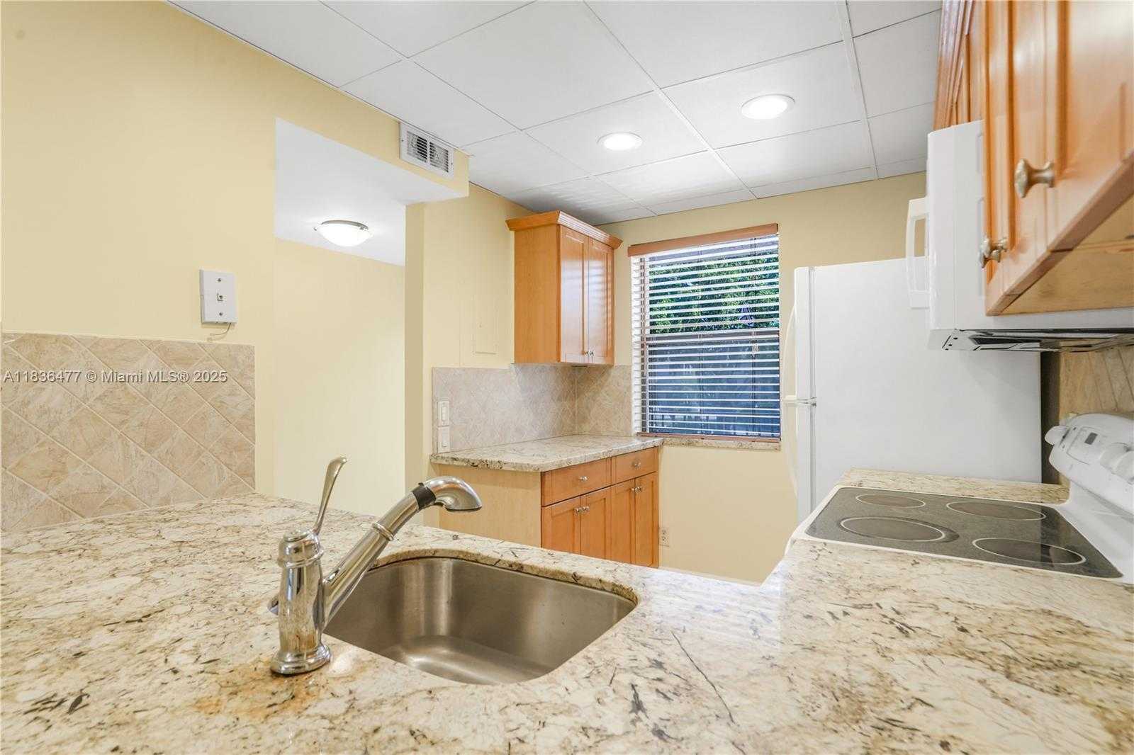 Small Image of 10332 SUNRISE LAKES BLVD #206, Sunrise Number 13
