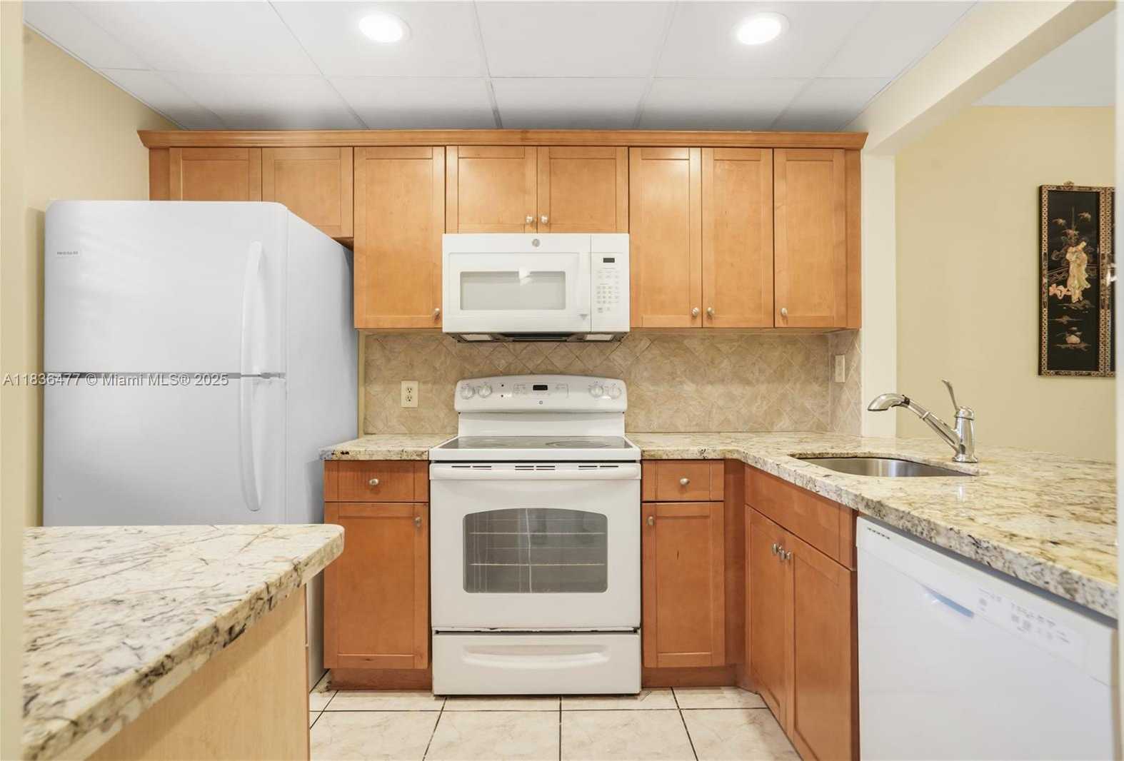 Small Image of 10332 SUNRISE LAKES BLVD #206, Sunrise Number 16