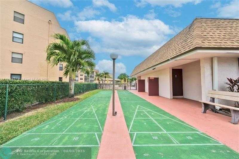Small Image of 10332 SUNRISE LAKES BLVD #206, Sunrise Number 37