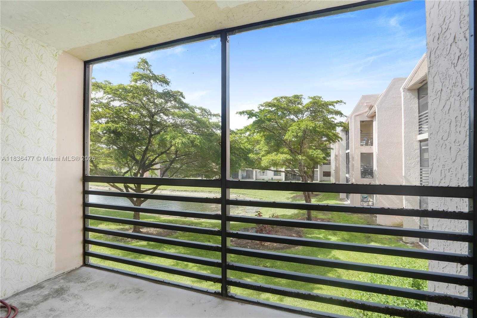 Small Image of 10332 SUNRISE LAKES BLVD #206, Sunrise Number 4