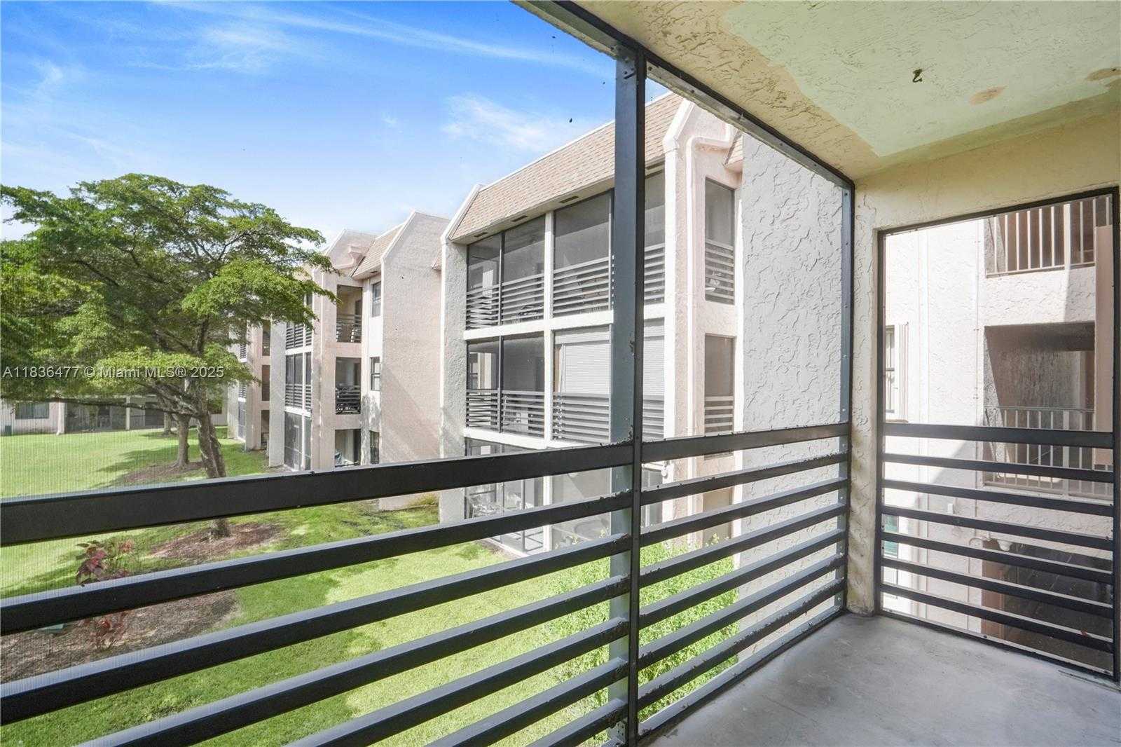 Small Image of 10332 SUNRISE LAKES BLVD #206, Sunrise Number 6