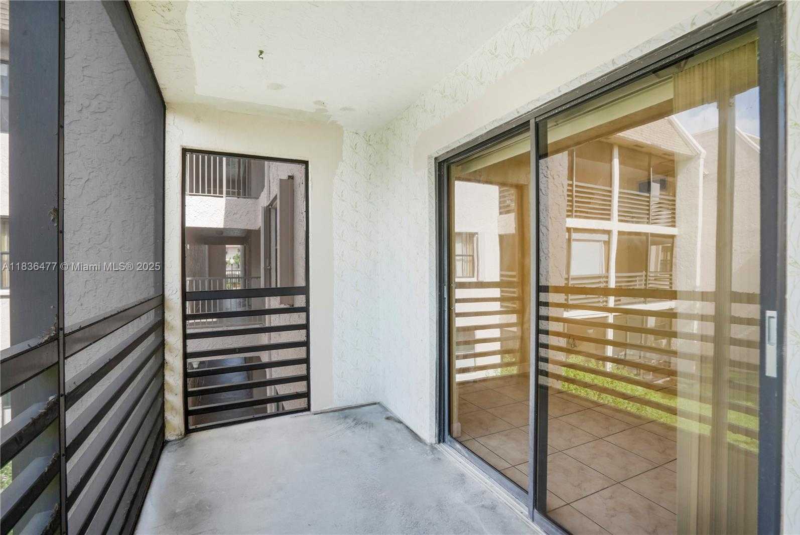 Small Image of 10332 SUNRISE LAKES BLVD #206, Sunrise Number 7