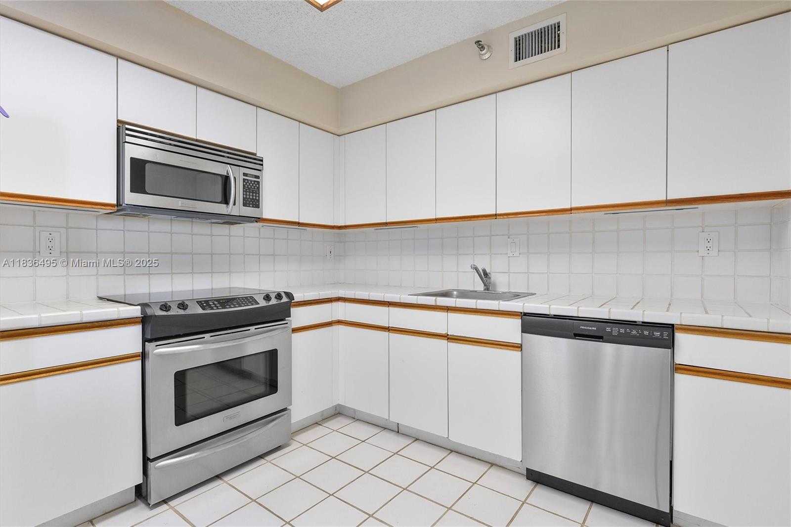 Small Image of 3530 MYSTIC POINTE DR #808, Aventura Number 14