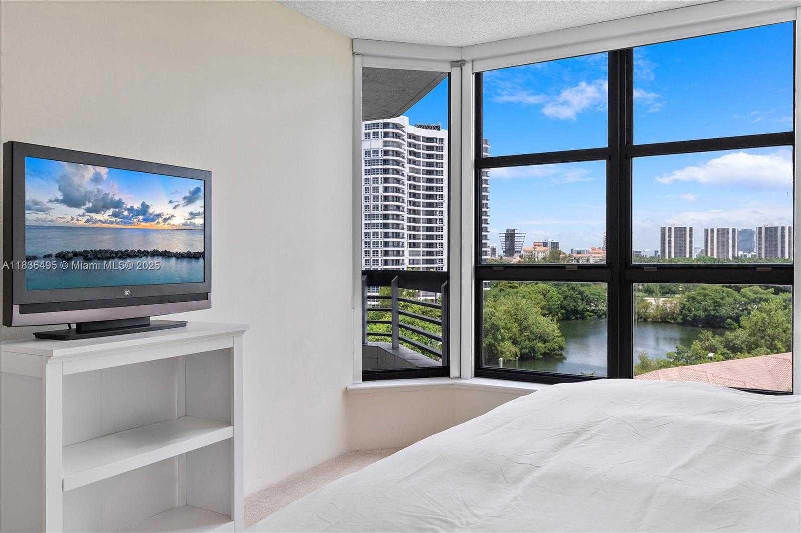 Small Image of 3530 MYSTIC POINTE DR #808, Aventura Number 16