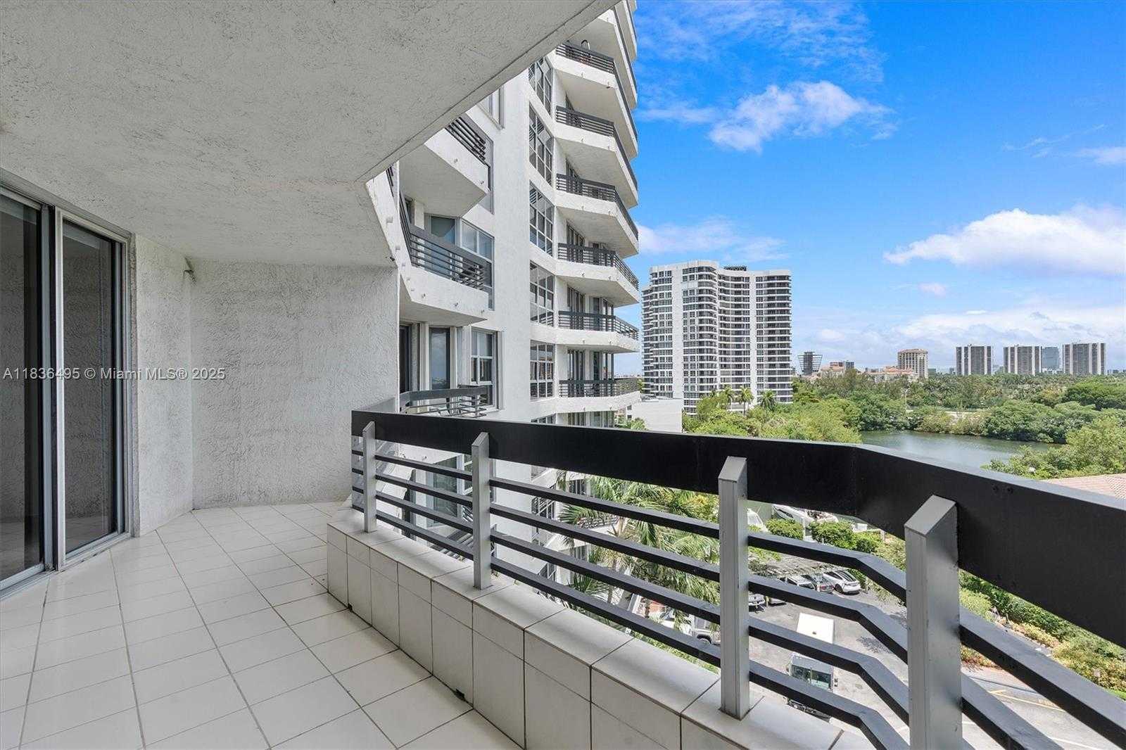 Small Image of 3530 MYSTIC POINTE DR #808, Aventura Number 2