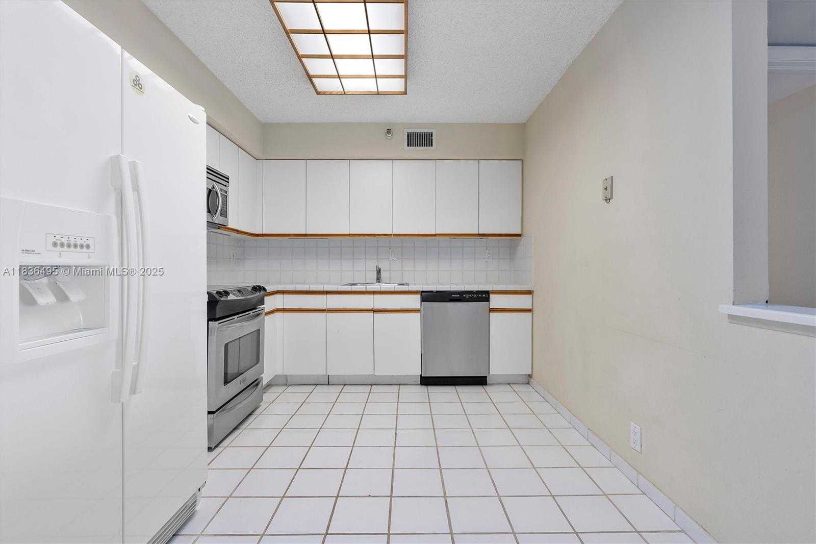 Small Image of 3530 MYSTIC POINTE DR #808, Aventura Number 5
