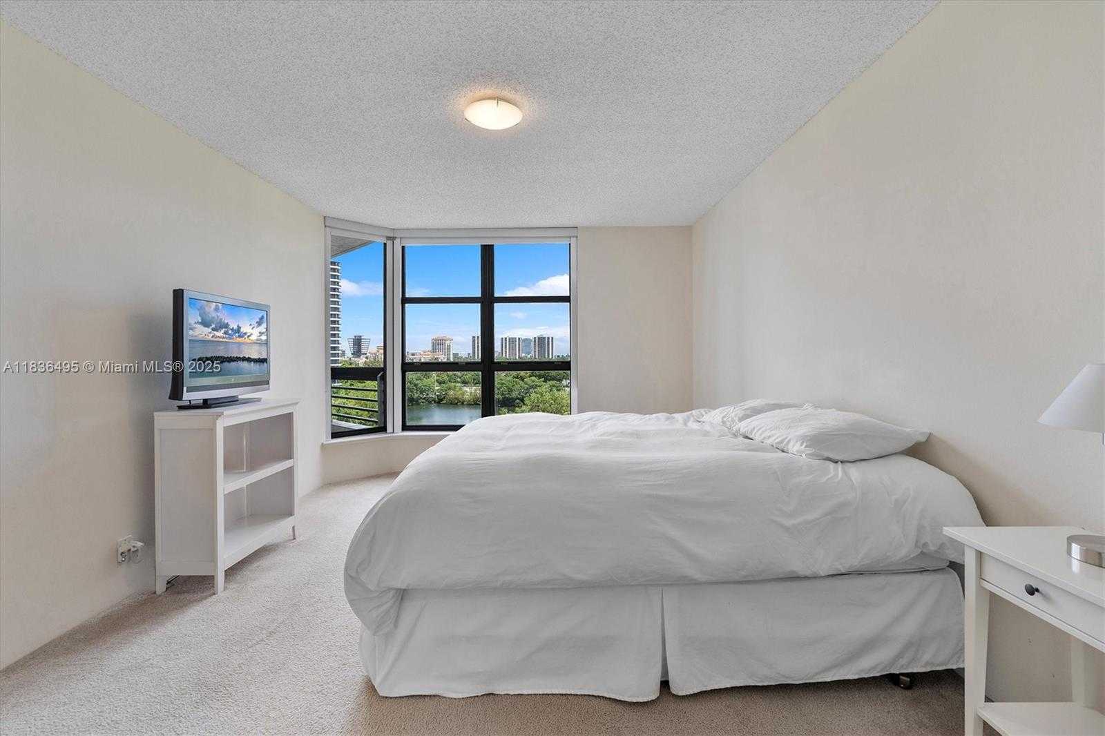 Small Image of 3530 MYSTIC POINTE DR #808, Aventura Number 6