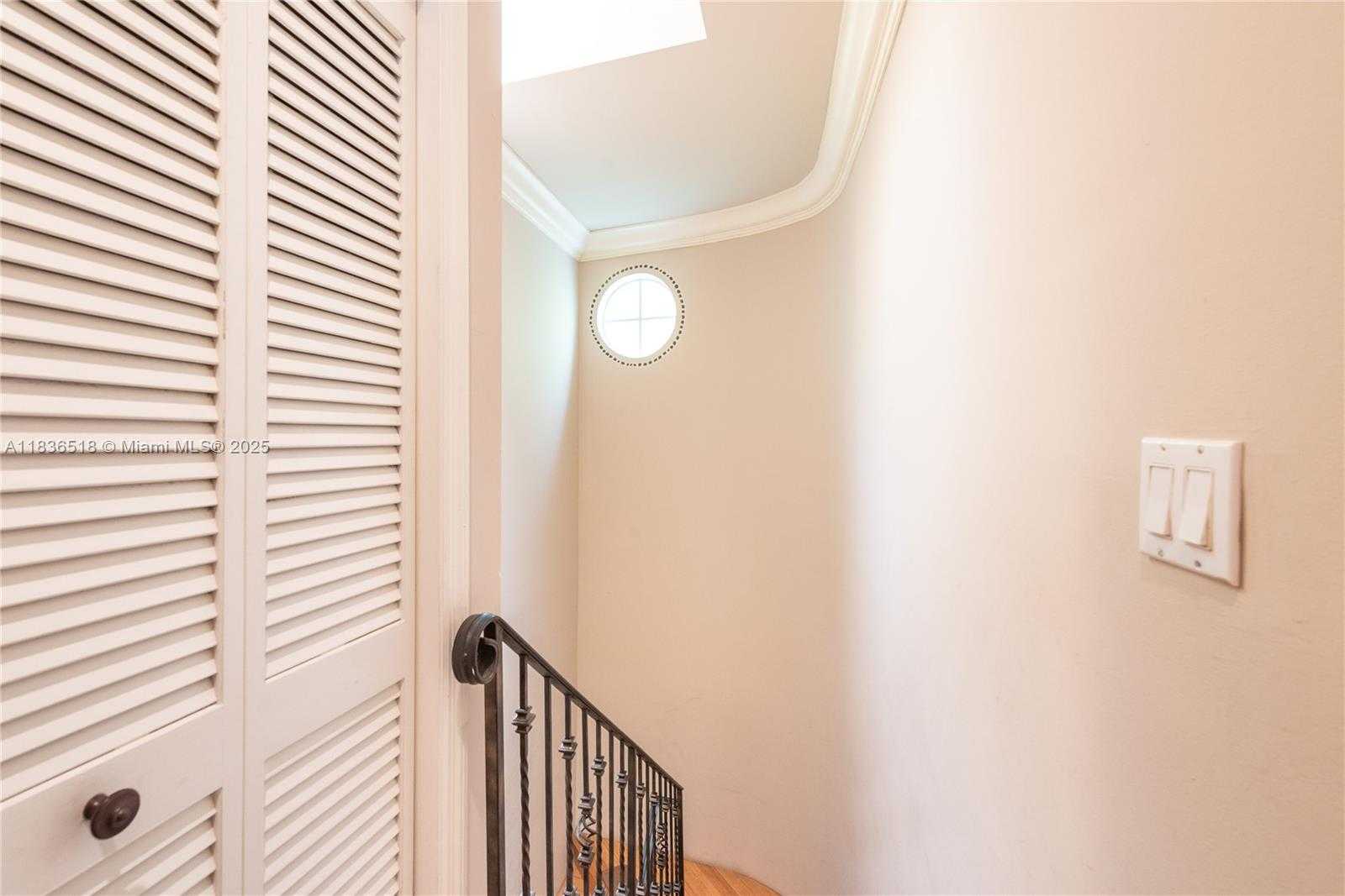 Small Image of 602 MALAGA AVE #B, Coral Gables Number 11