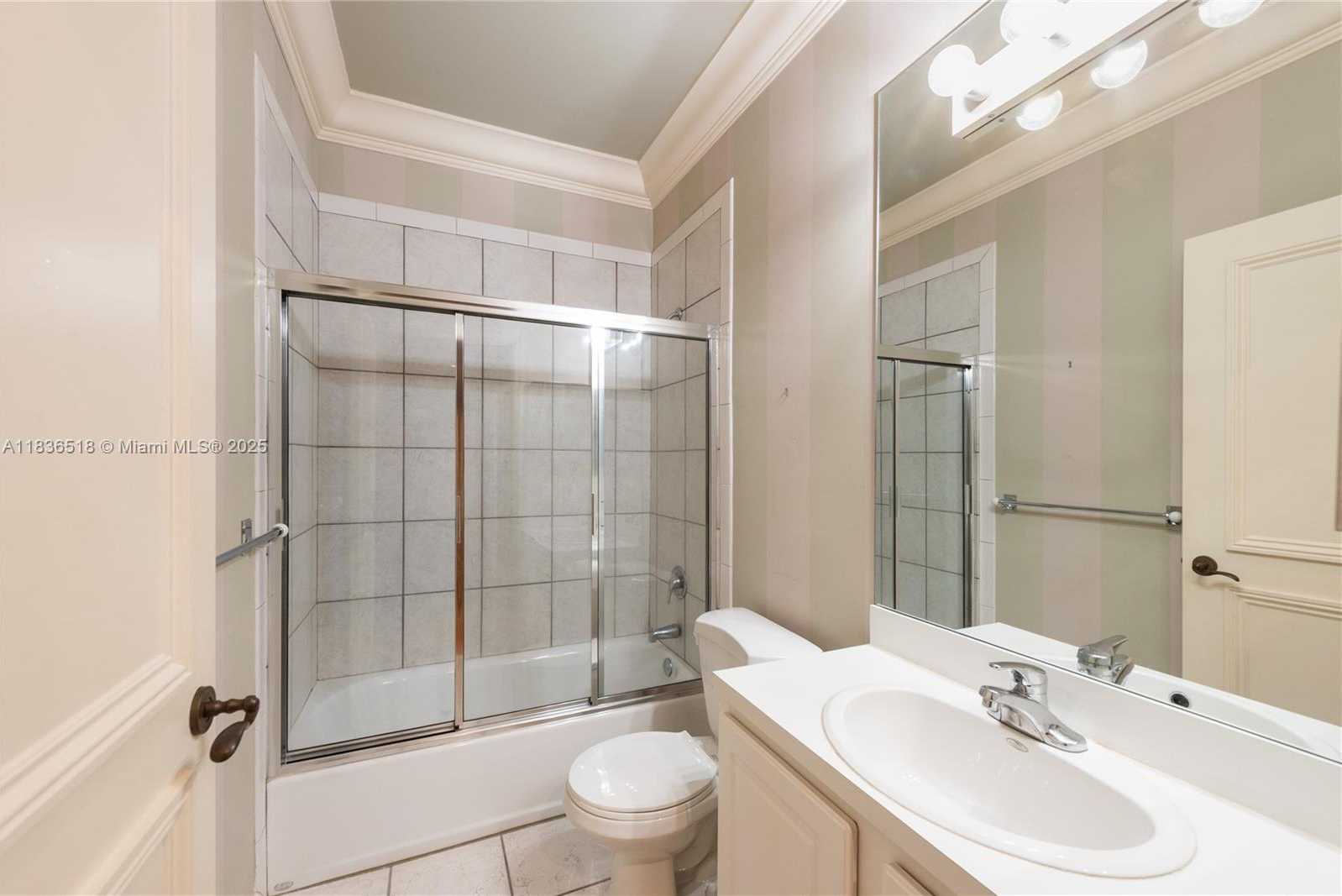 Small Image of 602 MALAGA AVE #B, Coral Gables Number 25