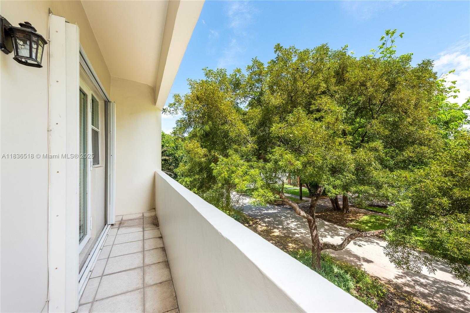 Small Image of 602 MALAGA AVE #B, Coral Gables Number 27