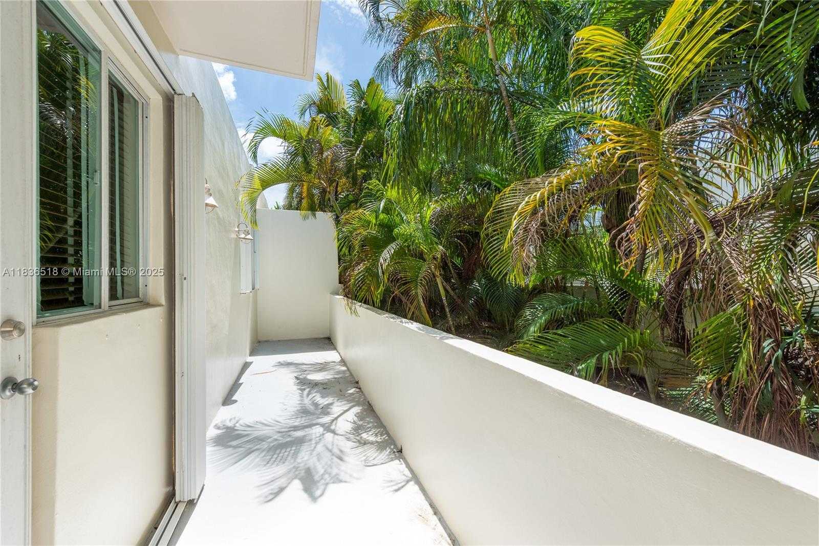 Small Image of 602 MALAGA AVE #B, Coral Gables Number 28