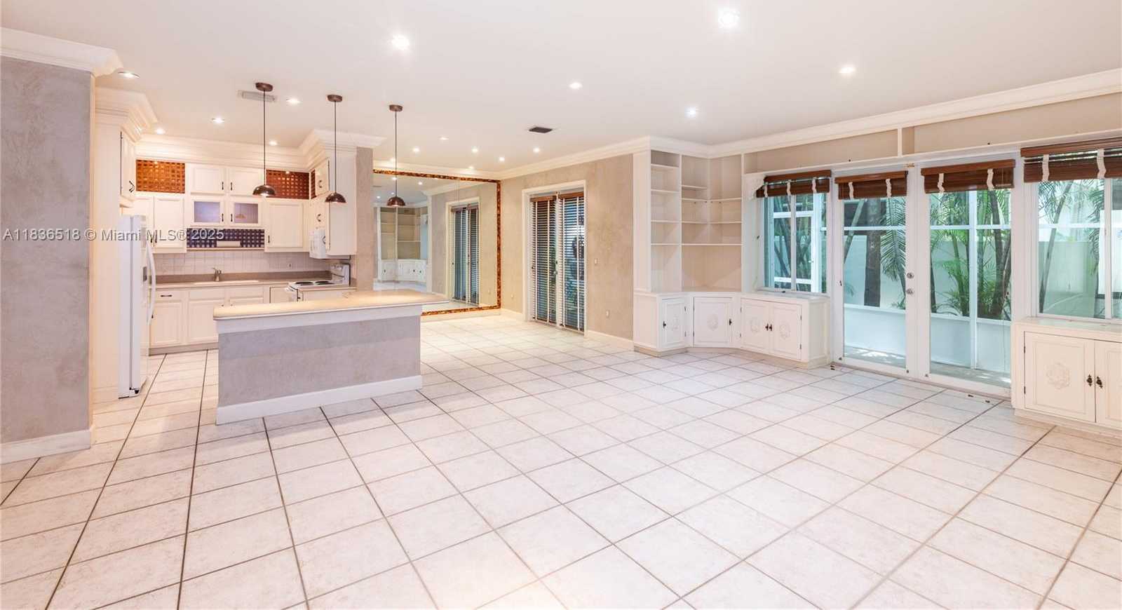 Small Image of 602 MALAGA AVE #B, Coral Gables Number 5
