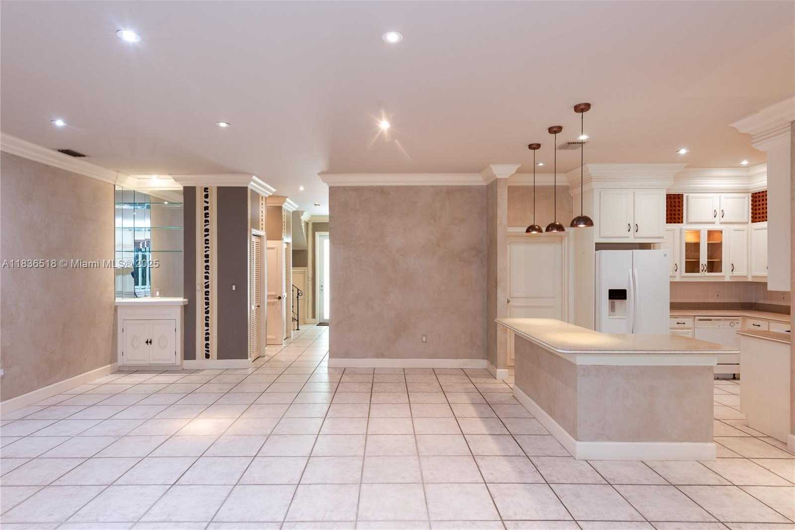 Small Image of 602 MALAGA AVE #B, Coral Gables Number 7