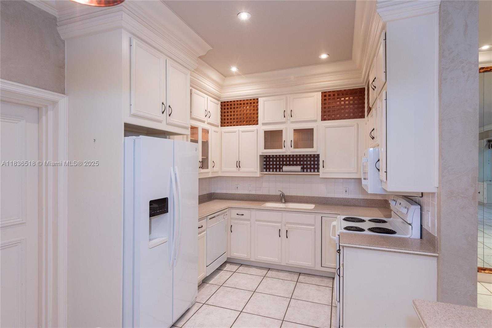 Small Image of 602 MALAGA AVE #B, Coral Gables Number 9