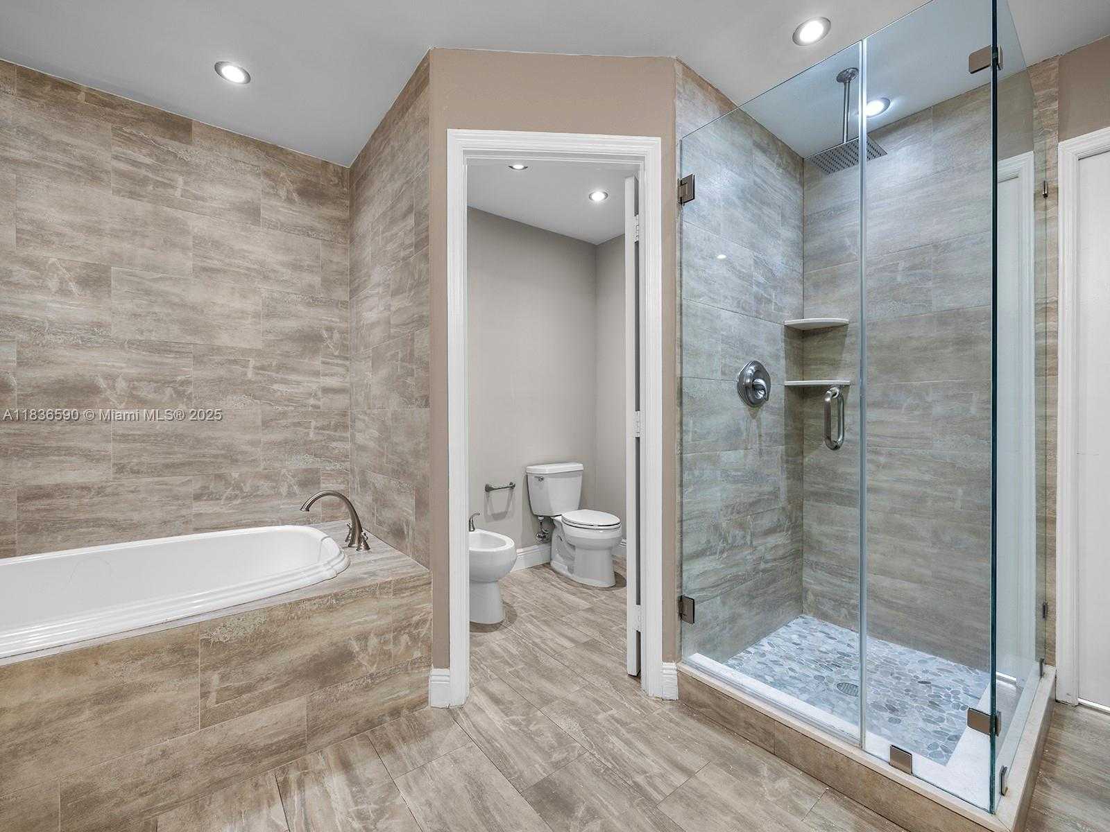 Small Image of 2645 SOUTH BAYSHORE DR #304, Miami Number 10