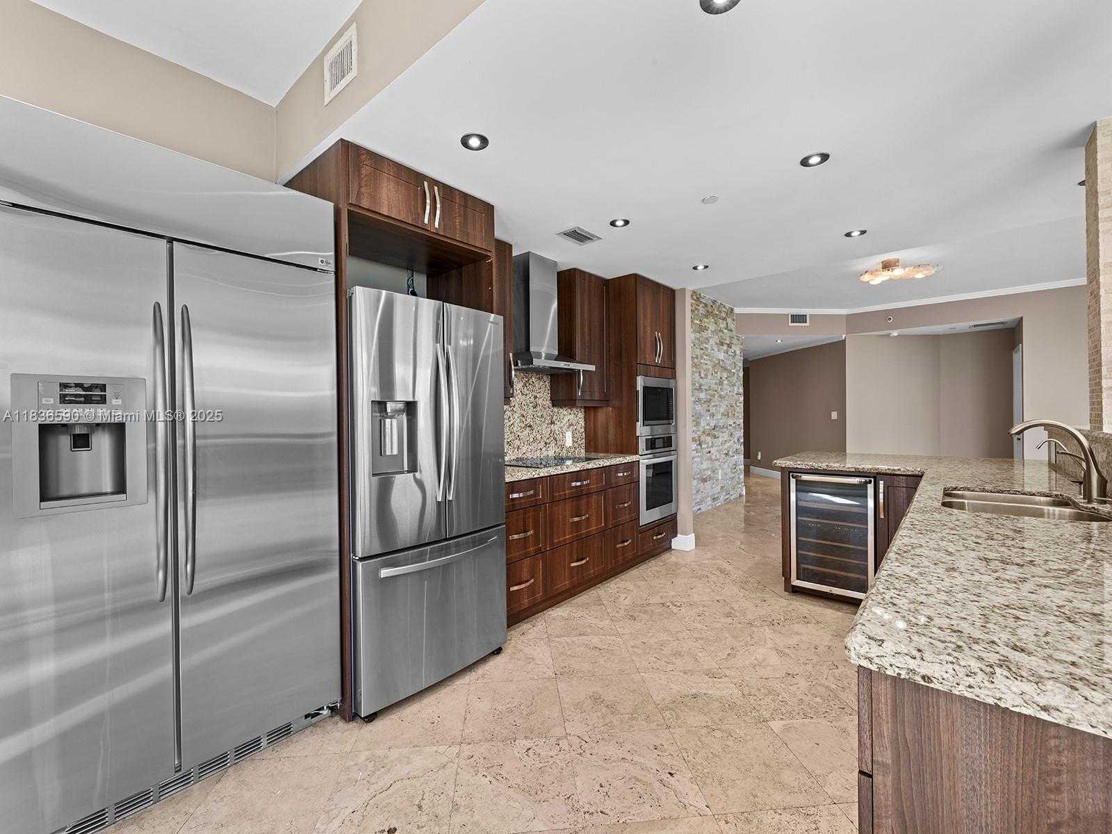 Small Image of 2645 SOUTH BAYSHORE DR #304, Miami Number 7