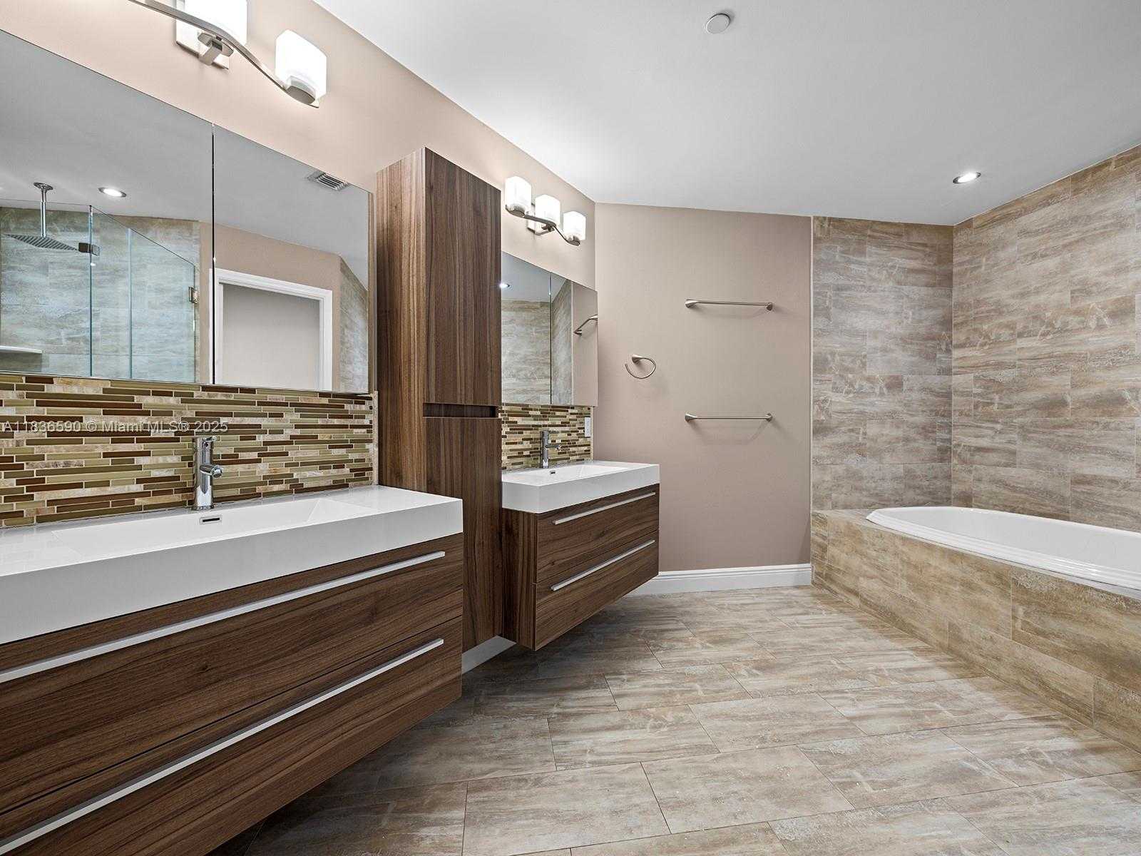 Small Image of 2645 SOUTH BAYSHORE DR #304, Miami Number 9