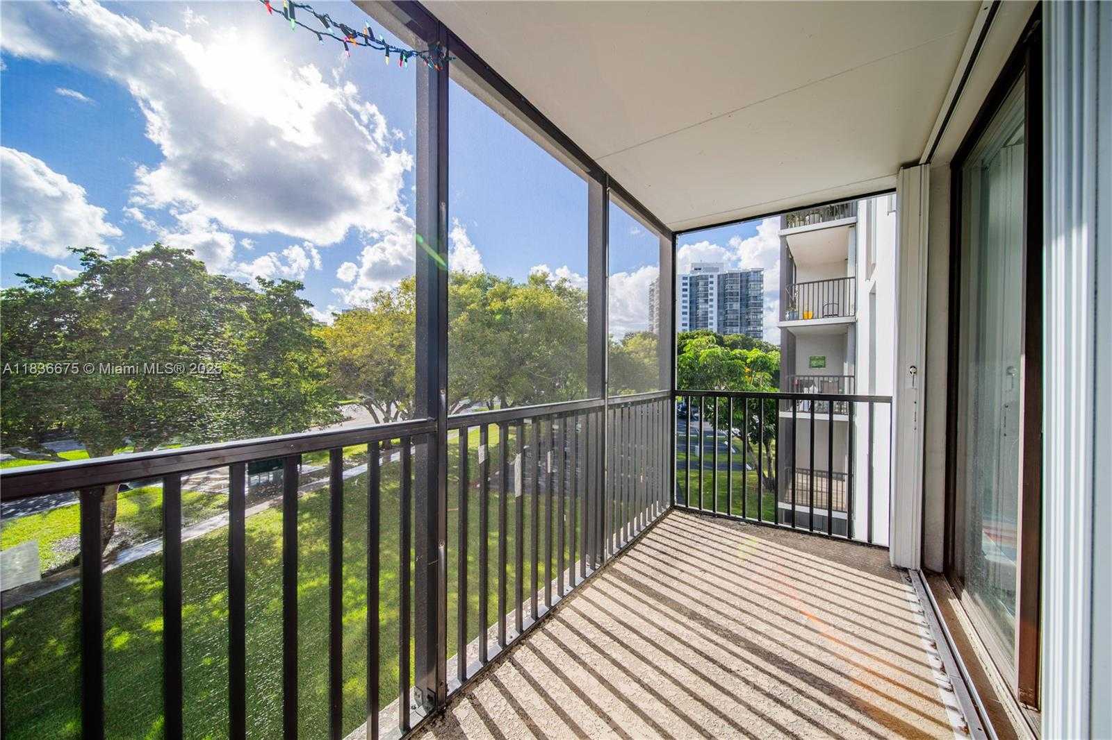 Small Image of 3401 NORTH COUNTRY CLUB DR #308, Aventura Number 15