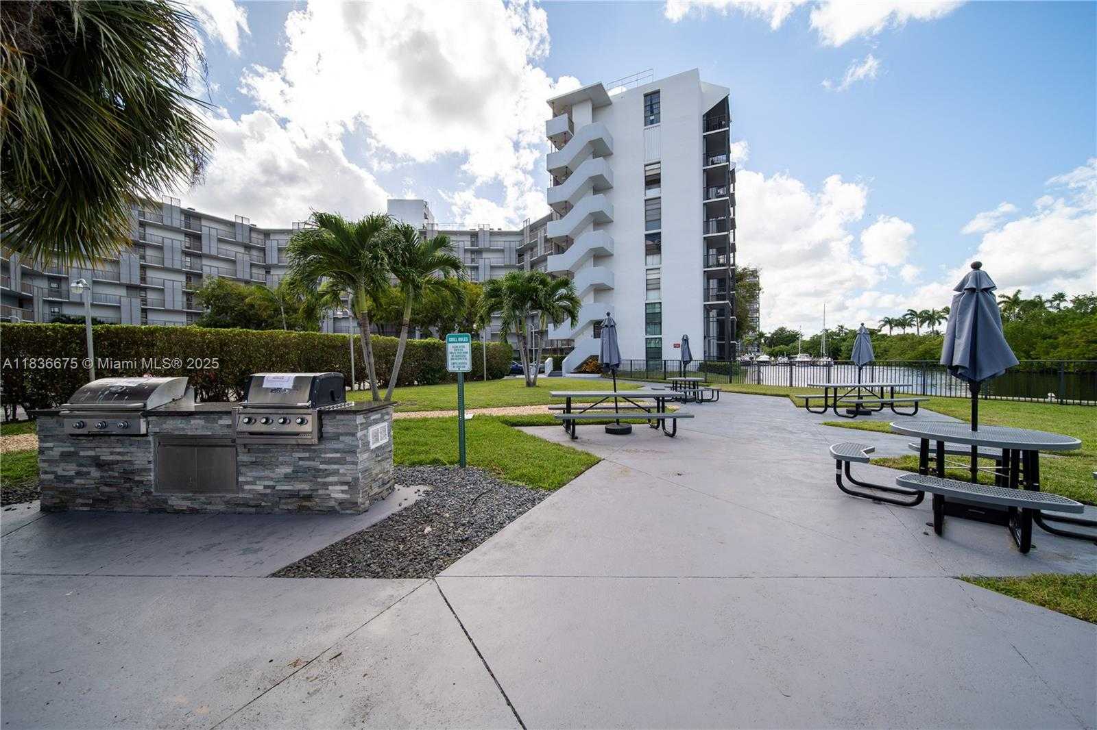 Small Image of 3401 NORTH COUNTRY CLUB DR #308, Aventura Number 21