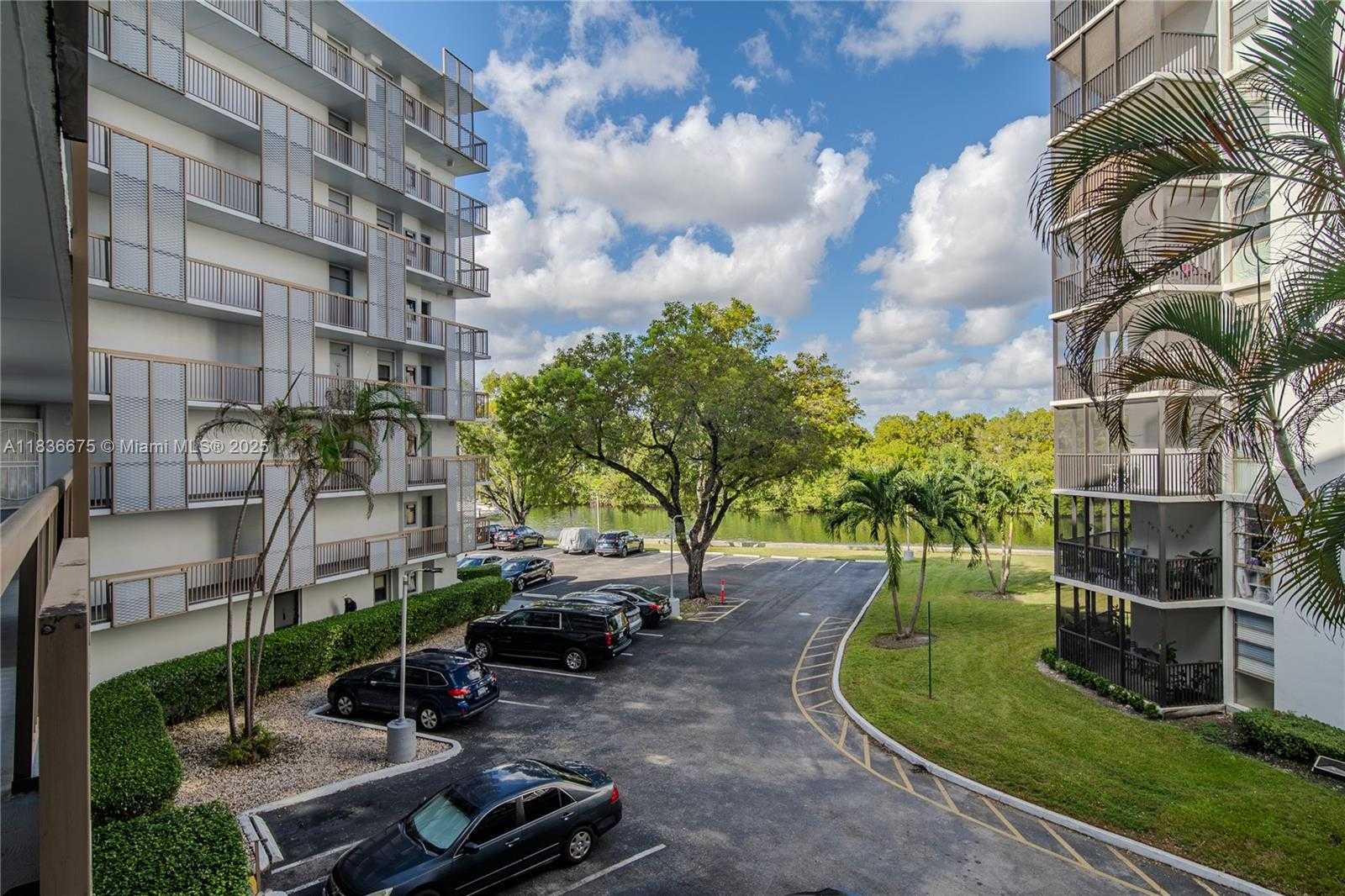 Small Image of 3401 NORTH COUNTRY CLUB DR #308, Aventura Number 22
