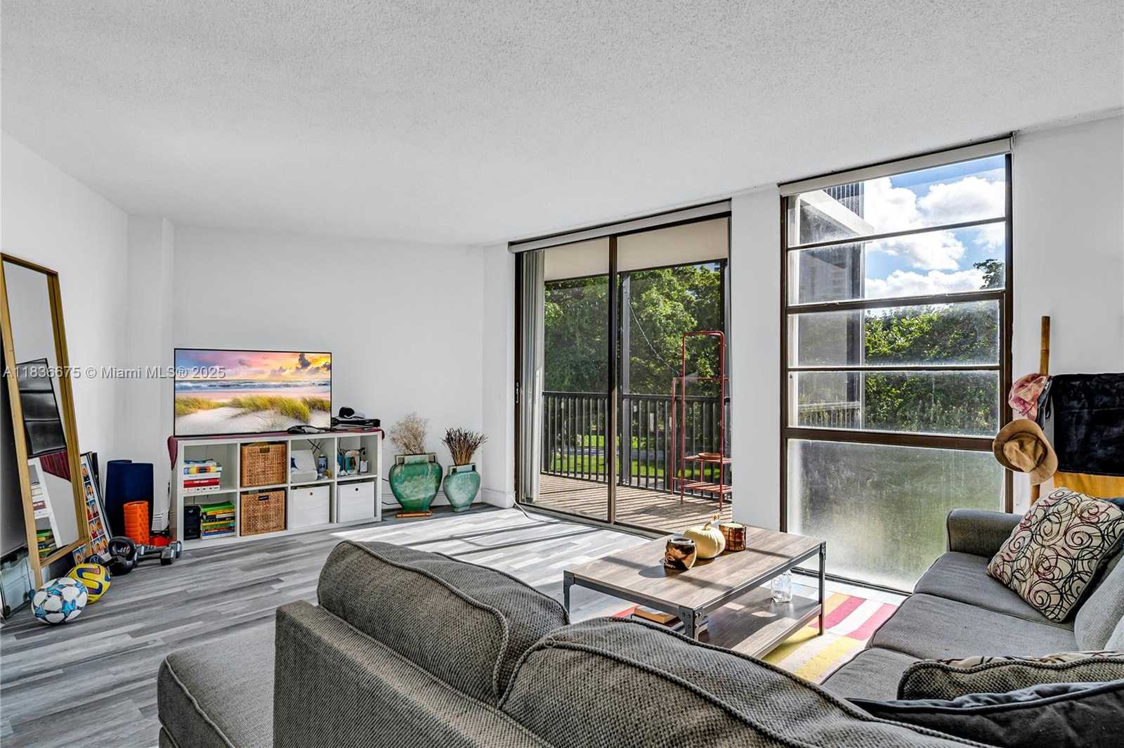 Small Image of 3401 NORTH COUNTRY CLUB DR #308, Aventura Number 4