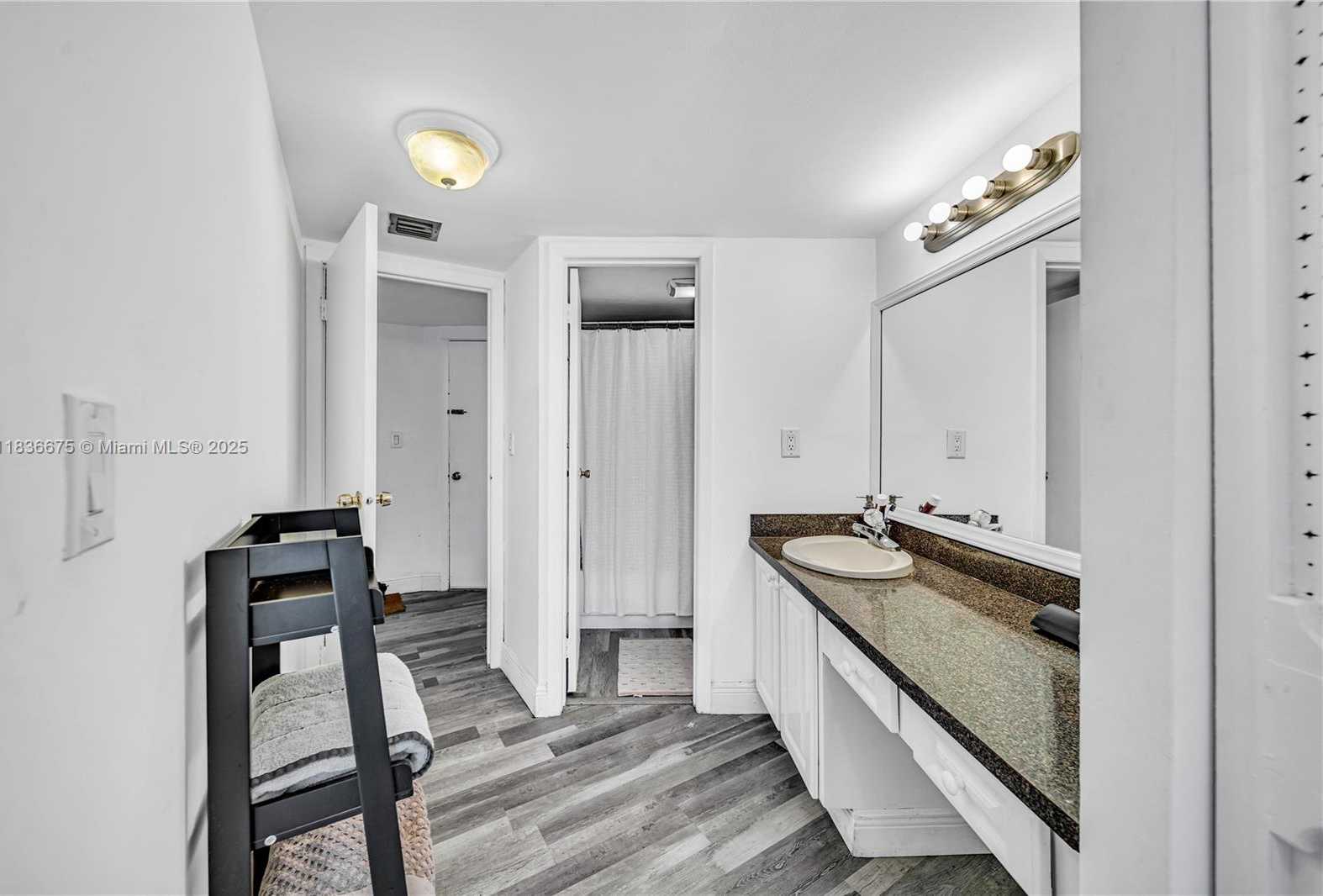 Small Image of 3401 NORTH COUNTRY CLUB DR #308, Aventura Number 9
