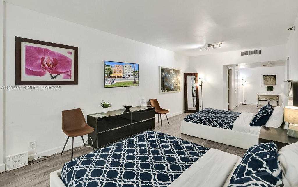 Small Image of 834 OCEAN DR #306, Miami Beach Number 10