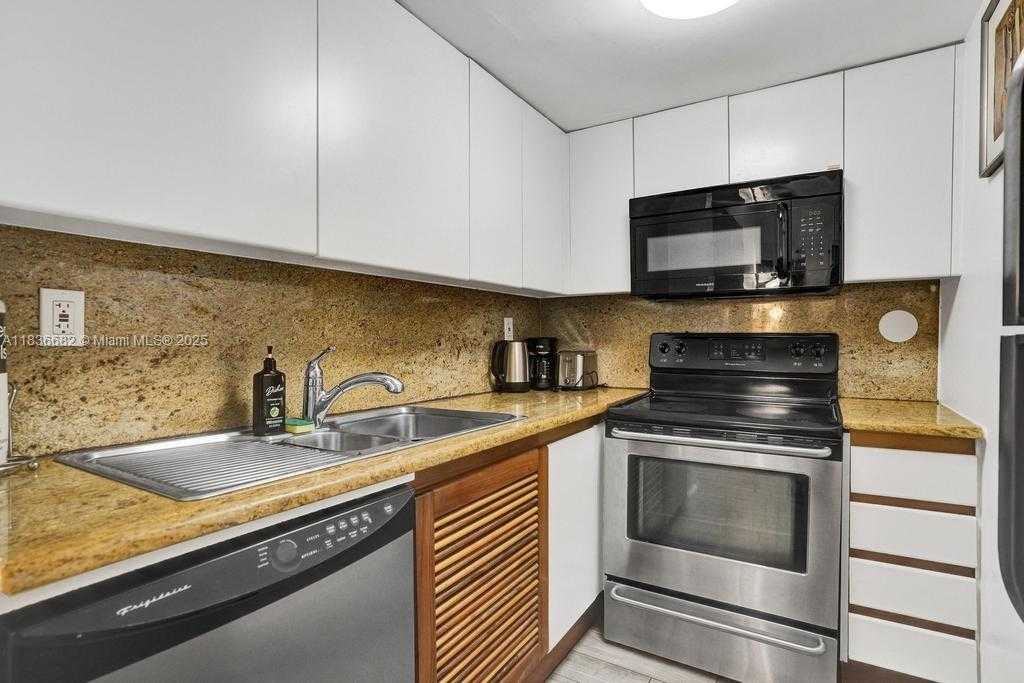 Small Image of 834 OCEAN DR #306, Miami Beach Number 14