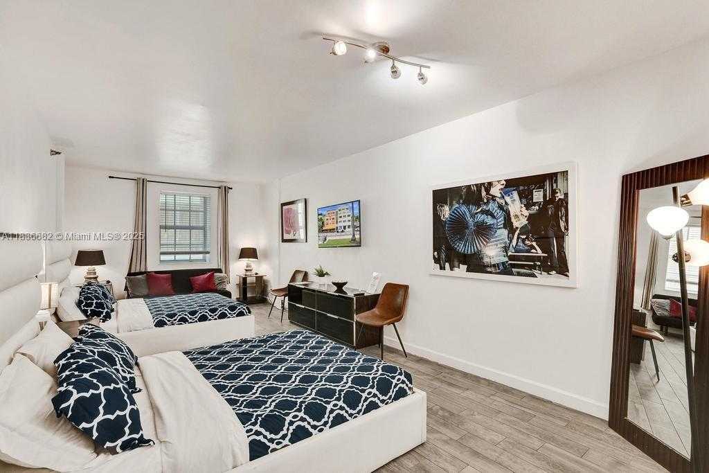 Small Image of 834 OCEAN DR #306, Miami Beach Number 7