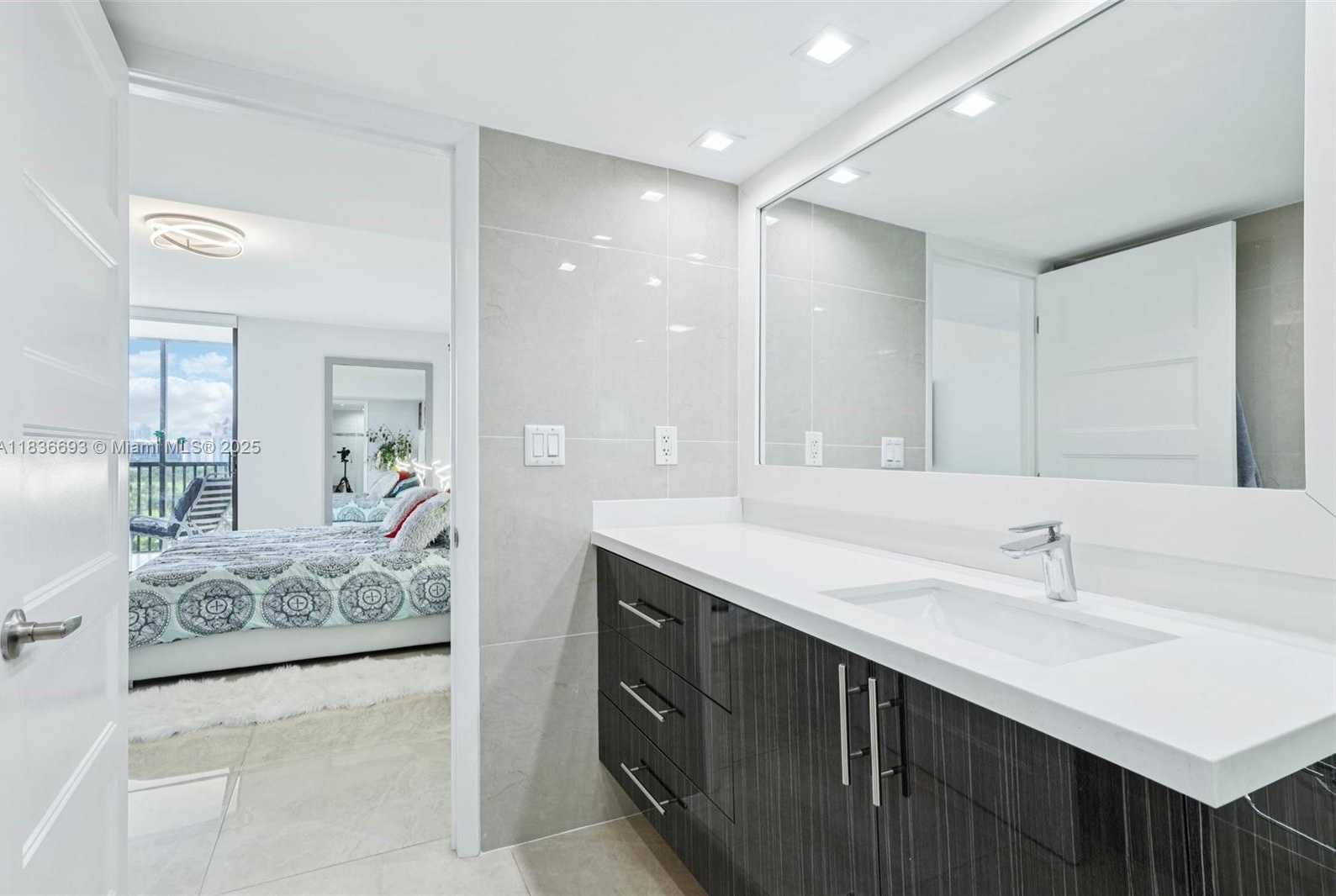 Small Image of 20379 WEST COUNTRY CLUB DR #1436, Aventura Number 16