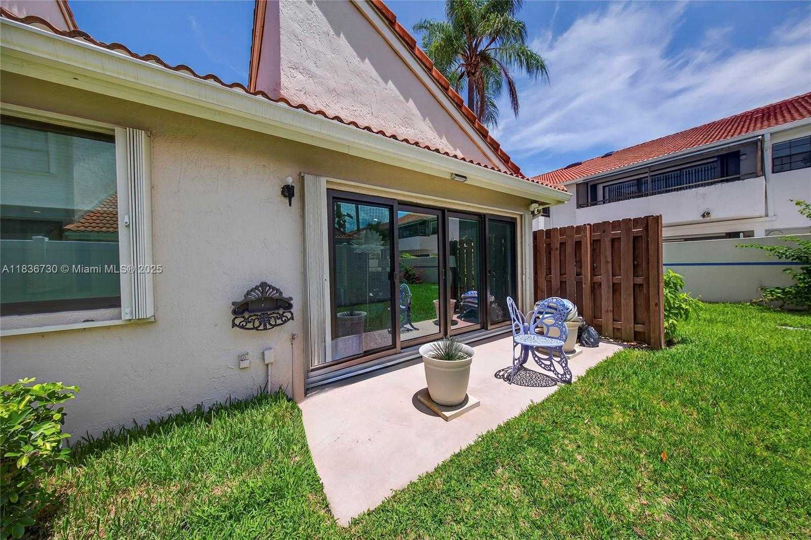 Small Image of 21150 JIB CT #J11, Aventura Number 33