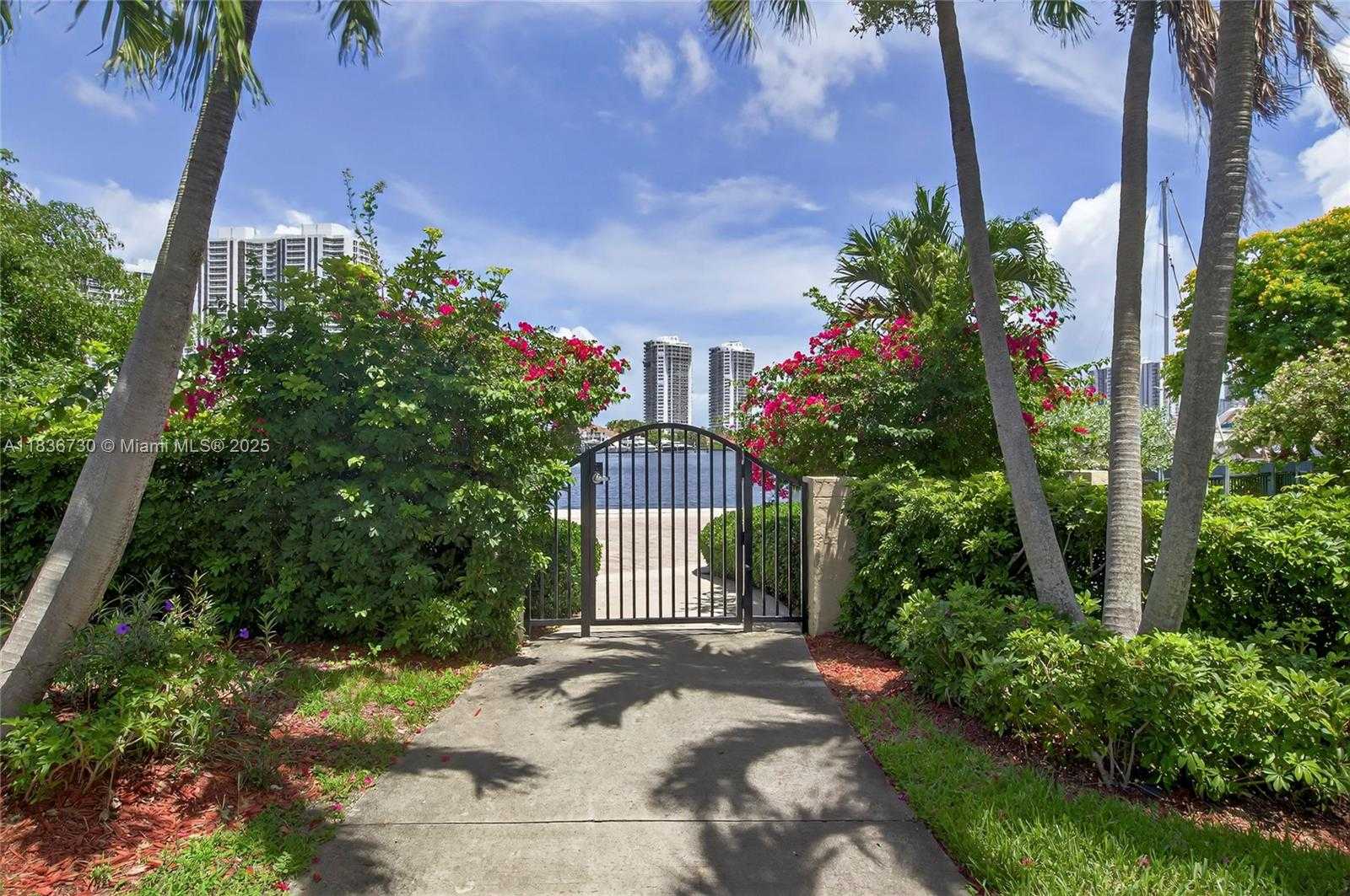 Small Image of 21150 JIB CT #J11, Aventura Number 37