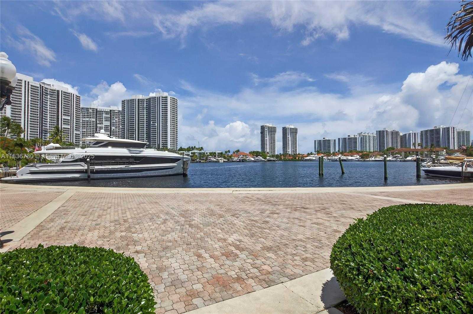 Small Image of 21150 JIB CT #J11, Aventura Number 38