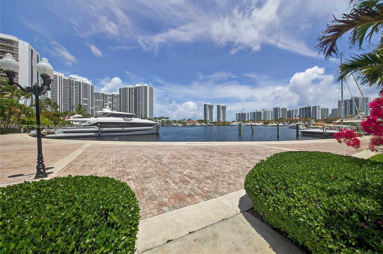 Small Image of 21150 JIB CT #J11, Aventura Number 39