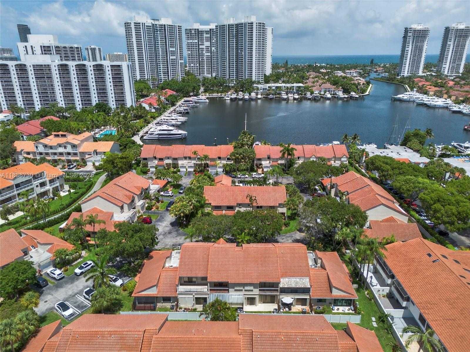 Small Image of 21150 JIB CT #J11, Aventura Number 44