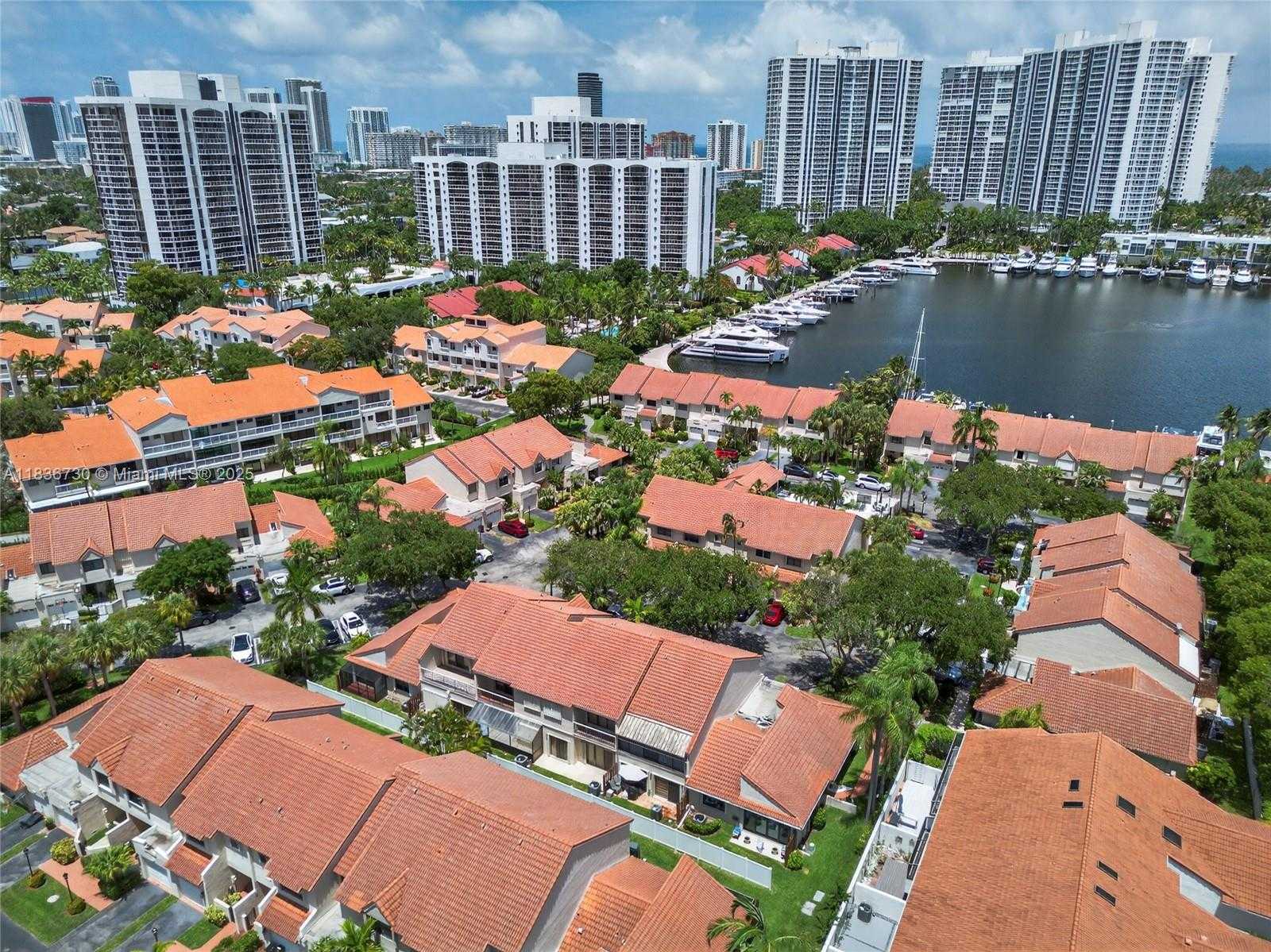 Small Image of 21150 JIB CT #J11, Aventura Number 46