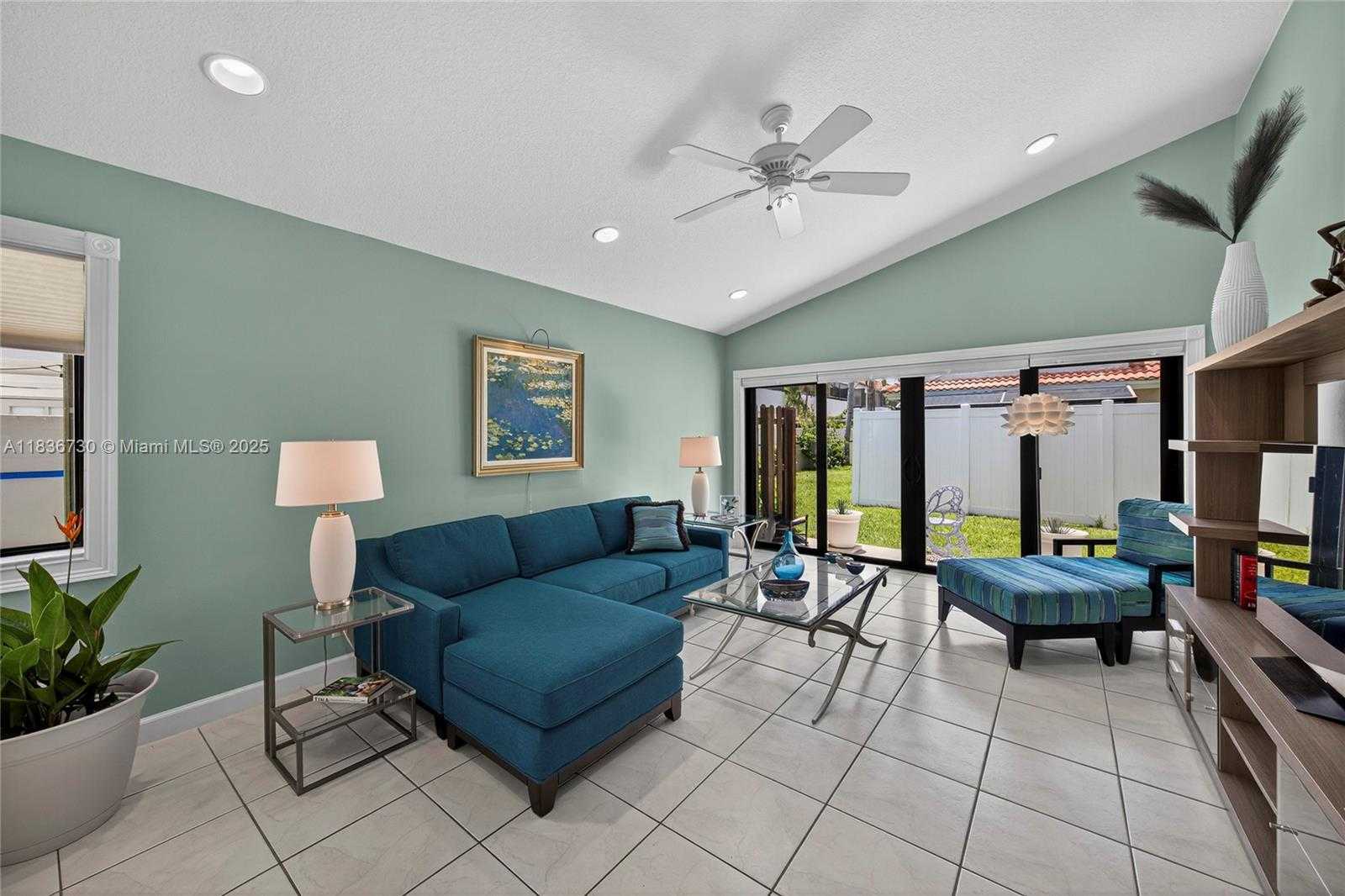 Small Image of 21150 JIB CT #J11, Aventura Number 8