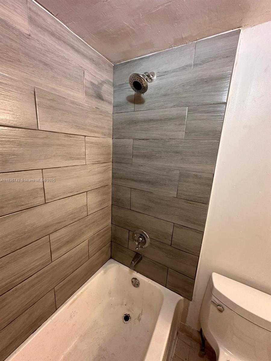 Small Image of 7110 NORTH WEST 179TH ST #110, Hialeah Number 14