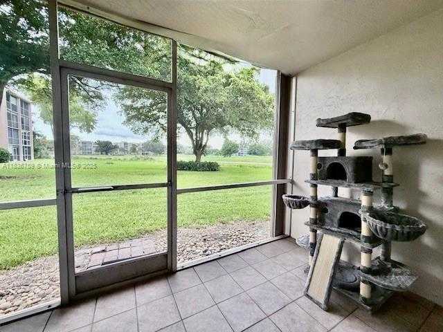 Small Image of 9491 SOUTH EAST EVERGREEN PL #102, Davie Number 11
