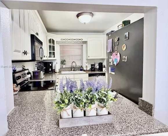 Small Image of 9491 SOUTH EAST EVERGREEN PL #102, Davie Number 17