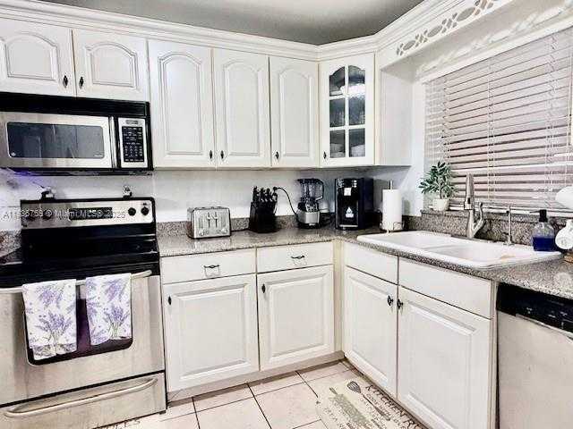 Small Image of 9491 SOUTH EAST EVERGREEN PL #102, Davie Number 19