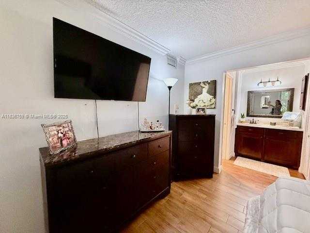 Small Image of 9491 SOUTH EAST EVERGREEN PL #102, Davie Number 25