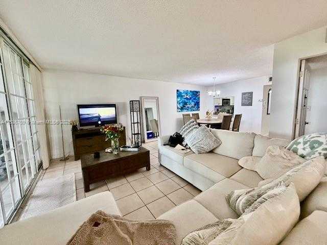 Small Image of 9491 SOUTH EAST EVERGREEN PL #102, Davie Number 5