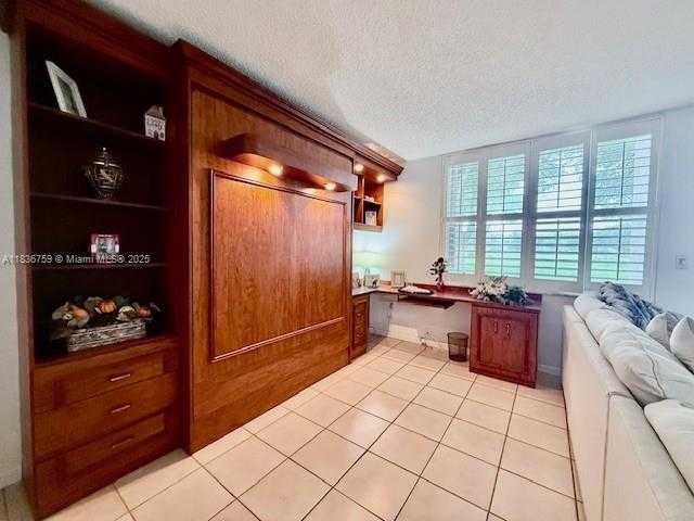 Small Image of 9491 SOUTH EAST EVERGREEN PL #102, Davie Number 7