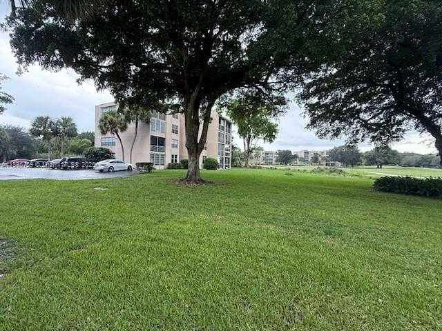 Small Image of 9491 SOUTH EAST EVERGREEN PL #102, Davie Number 9