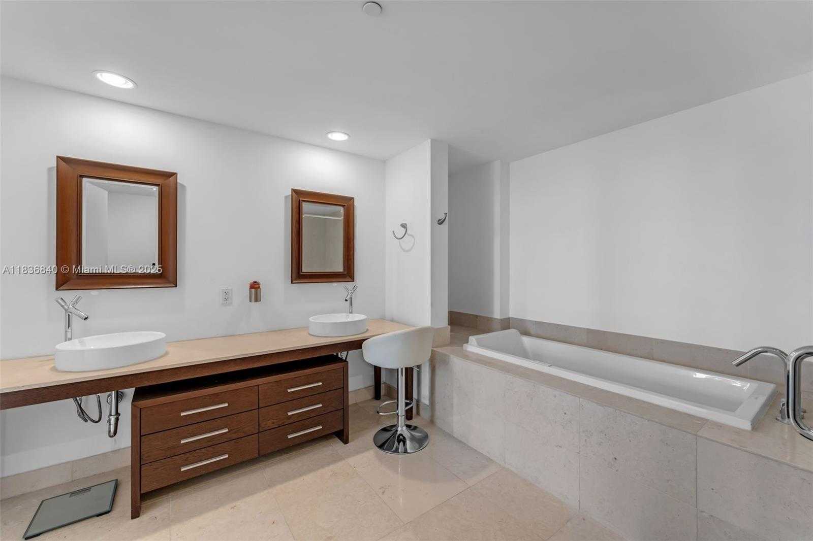 Small Image of 495 BRICKELL AVE #BAY1007, Miami Number 18